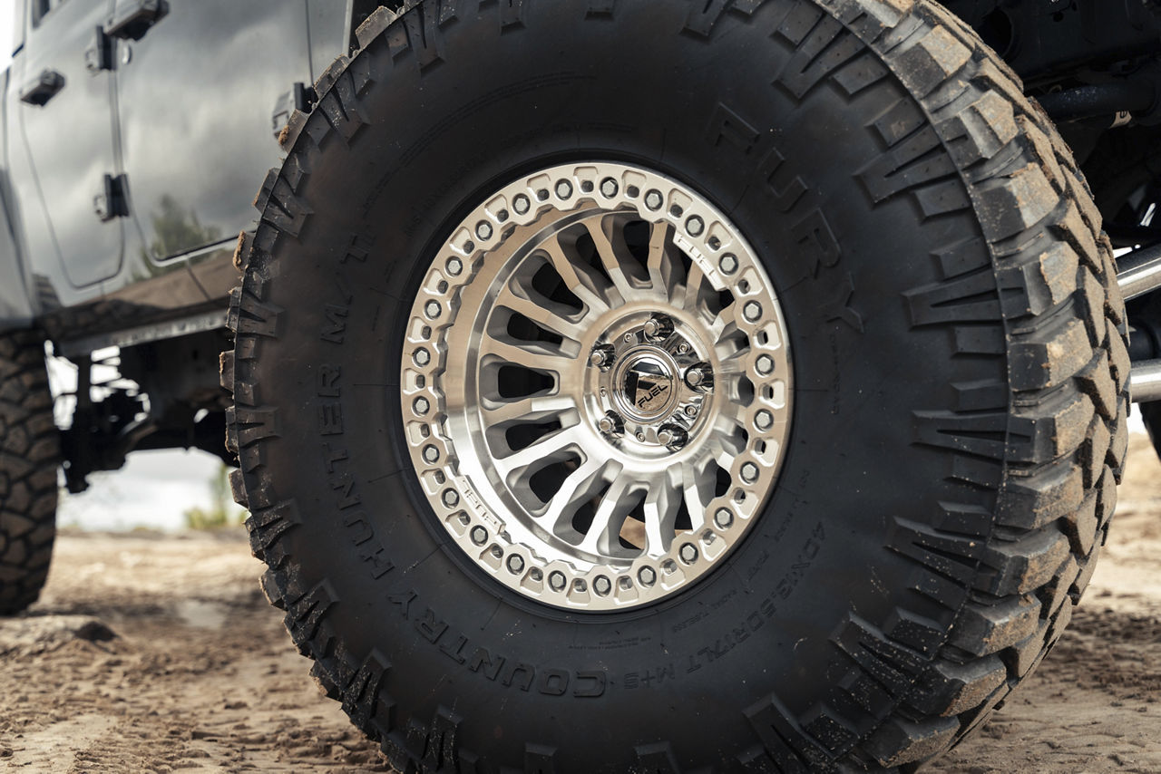 2024 Jeep Gladiator - Fuel RINCON BEADLOCK - Machined | Wheel Pros
